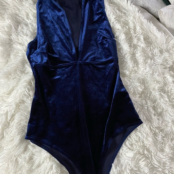 Velvet bodysuit - Picture 2 of 3